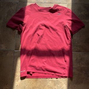 dark red Nike tee Dir-fit